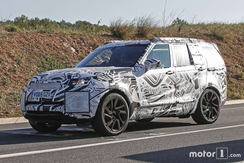 Land Rover Discovery нового поколения впервые сфотографировали на испытаниях