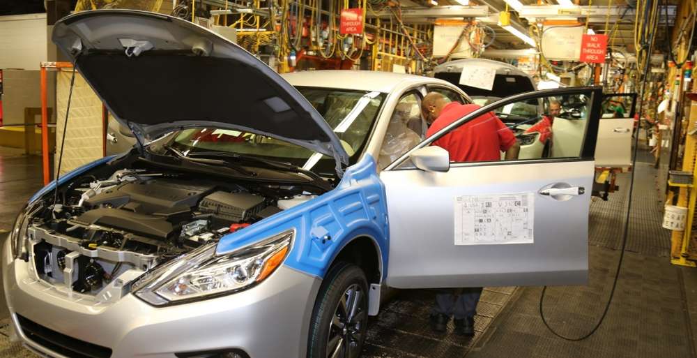 В Америке начался серийный выпуск обновлённого седана Nissan Altima 2016 модельного года