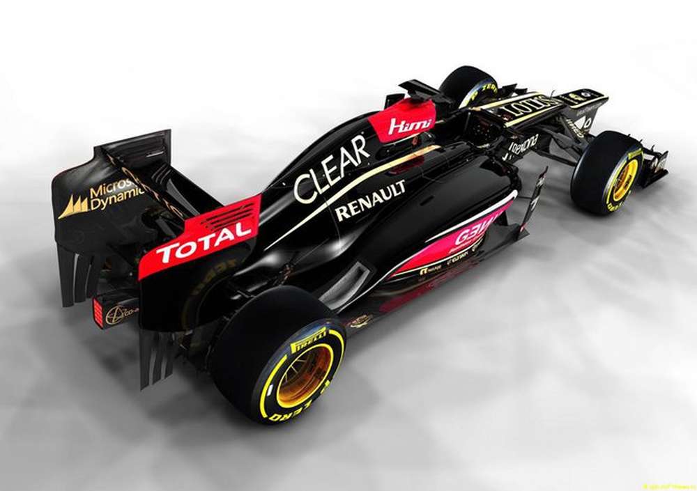 Новая машина Lotus дебютировала на трассе