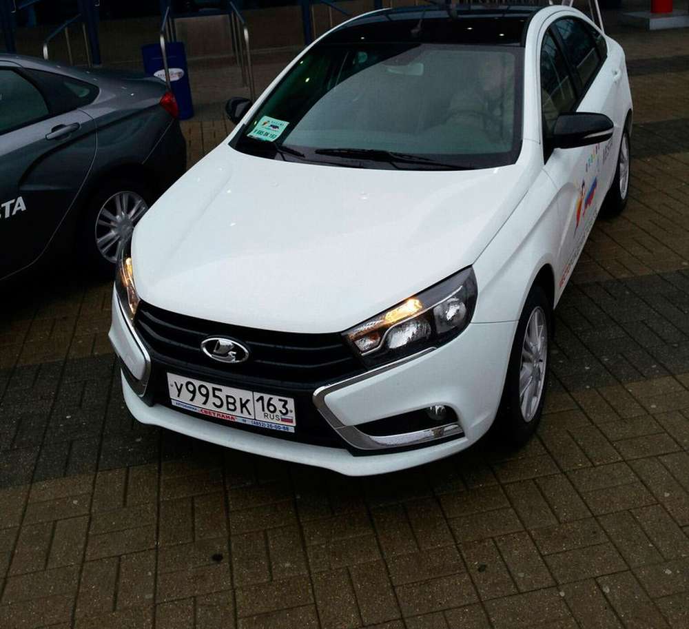 Lada Vesta получила двухцветную окраску кузова