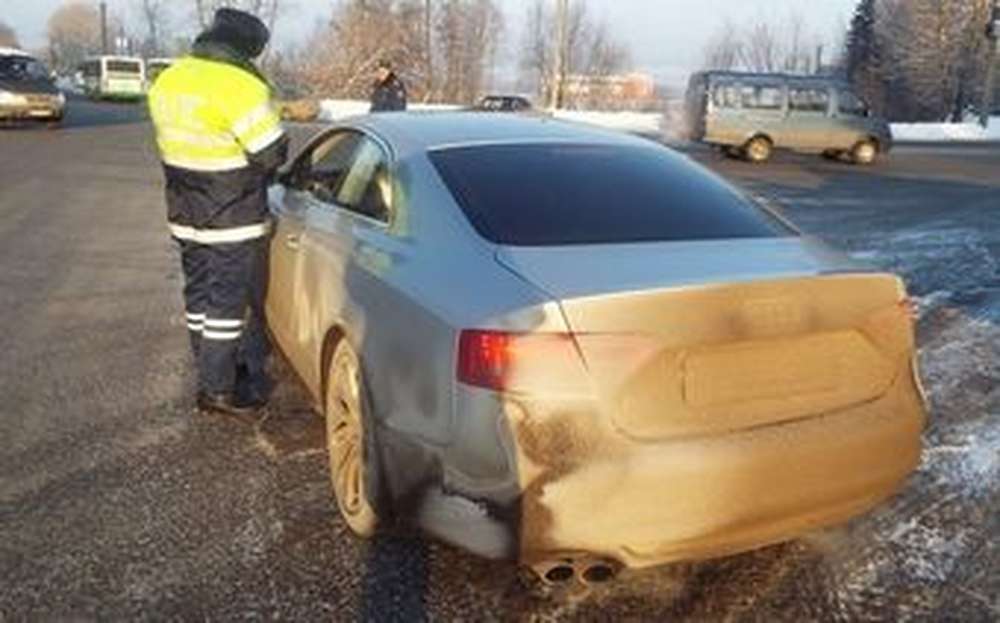 Красноярские автоинспекторы напоминают водителям об ответственности за грязные номерные знаки
