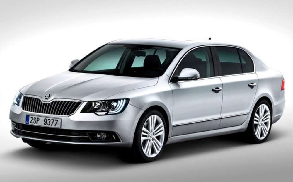 Опубликовано официальное фото интерьера Skoda Superb нового поколения