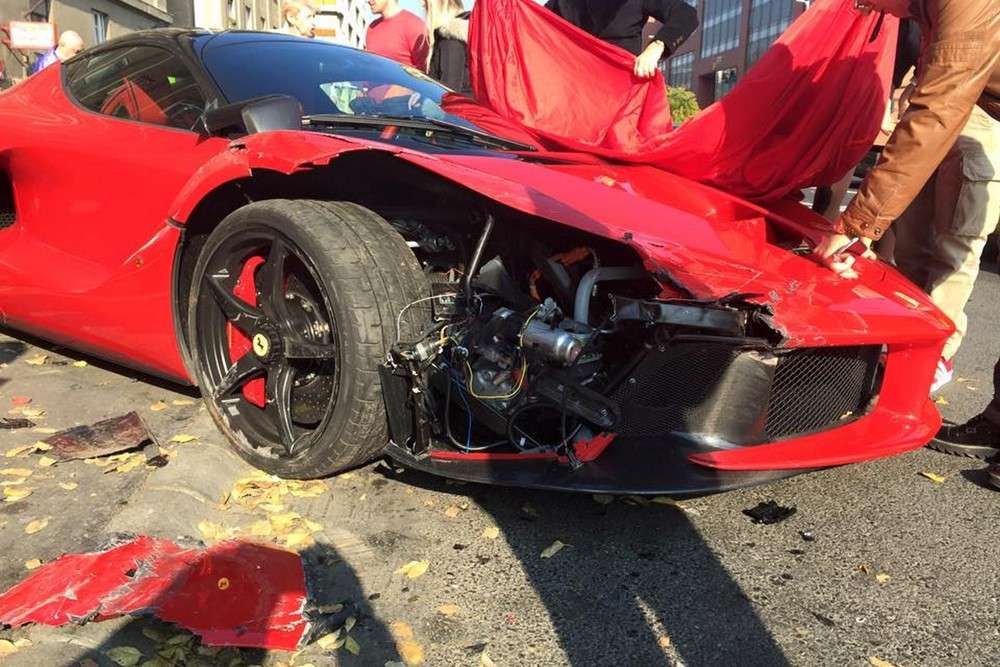 Супергибрид Ferrari LaFerrari спровоцировал серьёзную аварию в Венгрии