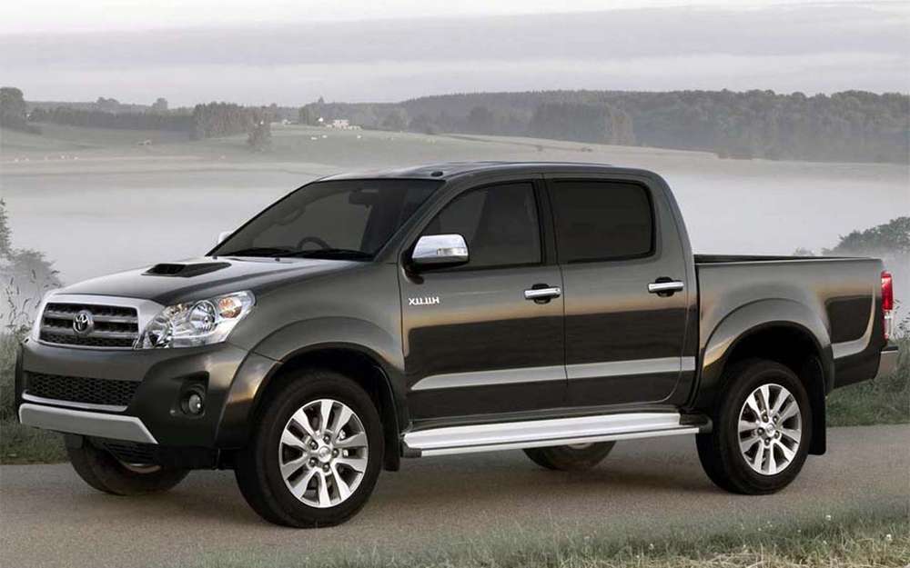 Папарацци сняли гриф секретности с дизайна рестайлингового пикапа Toyota Hilux