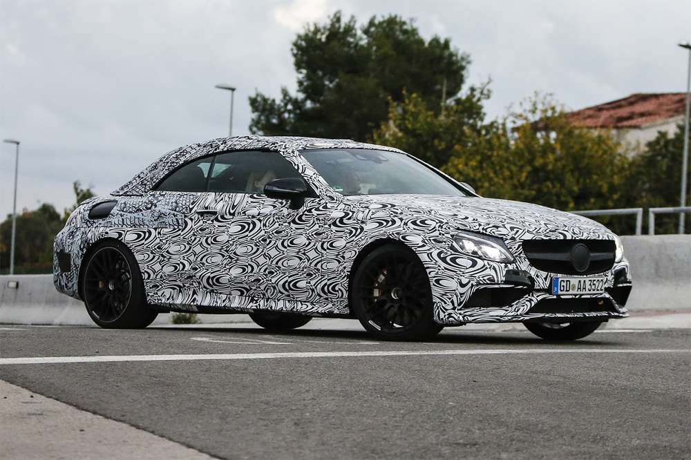 Mercedes впервые вывел на тесты кабриолет AMG C63