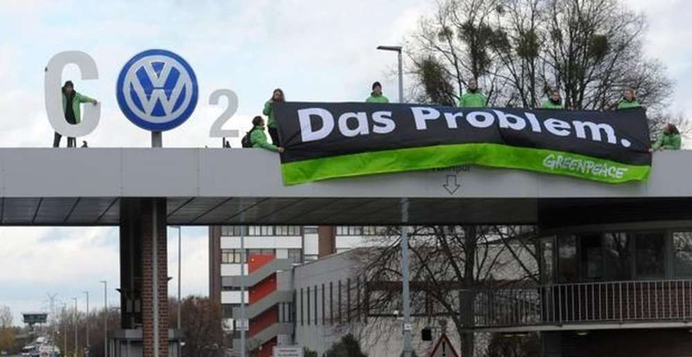 Greenpeace организовал протестную акцию перед штаб-квартирой Volkswagen
