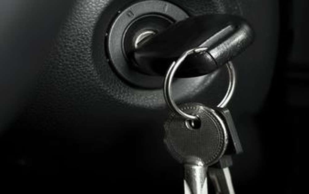 Двое благовещенцев угнали Toyota LC Prado у знакомого с помощью дубликата ключа