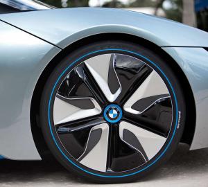 Электромобиль BMW i3 обули в супер безопасную резину