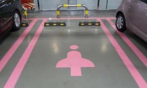 В Сеуле появились розовые парковочные места исключительно для женщин