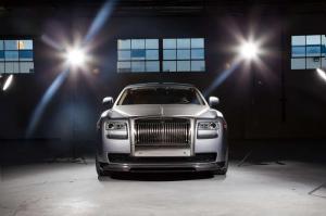 В Китае Toyota Corolla врезалась в Rolls Royce Ghost