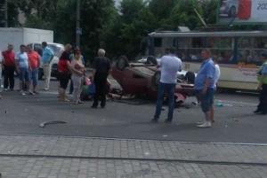 ДТП в Луганске: маршрутка опрокинула Таврию