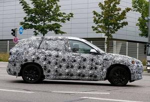 Volkswagen приступил к тестированию компактвэна Touran 2015 в Европе