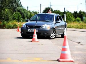 С осени в автошколах начнут учить по-новому