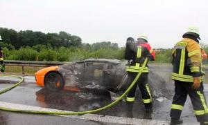 На немецком автобане сгорел суперкар Lamborghini Aventador, которому только недавно заменили двигатель