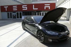 В США пытаются запретить продажи Tesla