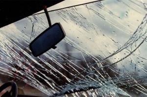 В Киеве на Березняковской BMW X5 съехал в озеро Тельбин