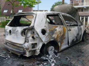 Водитель в отместку сжег автомобиль «подрезавшей» его девушки