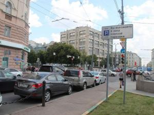 Скорость движения автомобилей в новых зонах платной парковки выросла на 5-7%