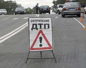 В Усть-Каменогорске на минувших выходных автомобиль врезался в опору электропередач