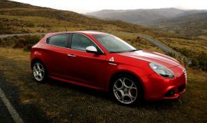 Alfa Romeo приступила к тестированию 4C Quadrifoglio Verde