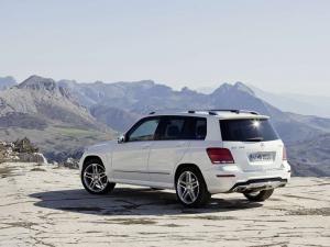 Новый кроссовер Mercedes-Benz GLK снял тяжелую маскировку