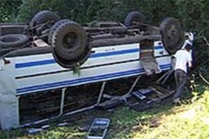 На Алтае перевернулся автобус со студентами: 13 пострадавших