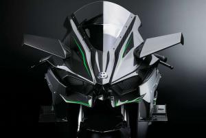 Максимальная скорость Kawasaki H2R превышает 210 миль/час (338 км/ч)