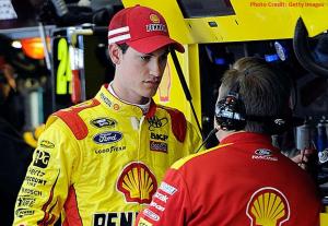 Джойи Логано выиграл гонку NASCAR Sprint Cup в Канзасе