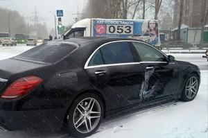 Mercedes губернатора Томской области попал в ДТП