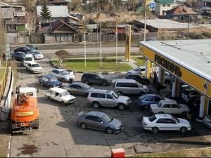 На иркутских АЗС в ближайшие дни сохранятся очереди за топливом