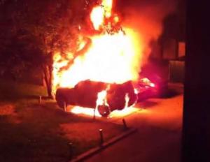 Под Верховной Радой пылал внедорожник