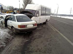 ДТП в Черкасской области: Audi-80 врезался в нарушителя на маршрутке - травмированы 5 человек