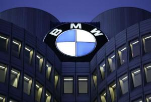 Компания BMW показала тизер новых X5 M и X6 M