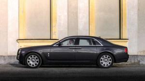 Богатым казахстанцам предлагают пересесть на Rolls-Royce