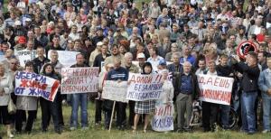 Работники АвтоВАЗа вышли на митинг в Тольятти