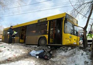 В Баку автобус сбил пешеходов, есть жертвы