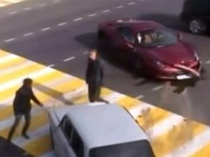 В России водитель ВАЗ 2106 спровоцировал аварию Ferrari