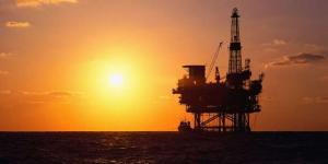 Крупнейшие игроки рынка намерены сокращать добычу нефти