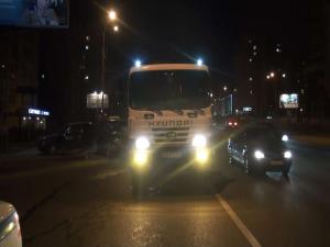 В Алматы Hyundai собрал в ДТП три автомобиля 