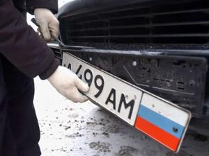 Казахстанские автомобилисты массово вешают поддельные номера