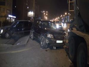 В Алматы Hyundai собрал в ДТП три автомобиля 