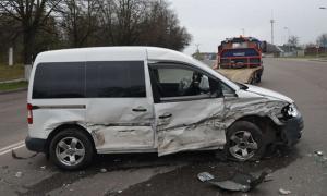 ДТП в Киеве: на Оросительной Volkswagen Caddy влобовую протаранил грузовик DAF