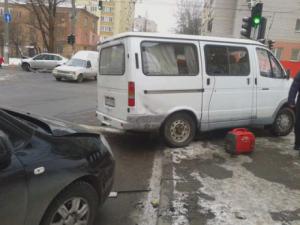 В Киеве Газель с пассажирами попала в аварию, есть раненые