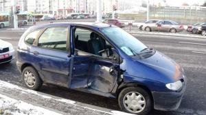 В Минске трамвай столкнулся с Renault, пострадала пассажирка авто