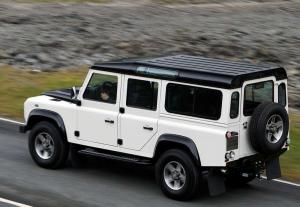 Land Rover прекратил продажи Defender в России