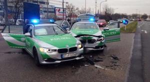 В Германии столкнулись полицейские BMW 3-Series Touring и 5-Series Touring