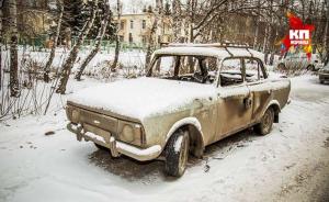 Дедушке, у которого сожгли машину, омичи купили другую
