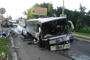 В ДТП с автобусом на Сахалине пострадали шесть человек, среди них четыре ребенка