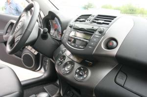 Швейцарцы выпустят автомобиль с перемещающимся рулевым колесом