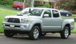 В Toyota удивили тизером нового пикапа Tacoma